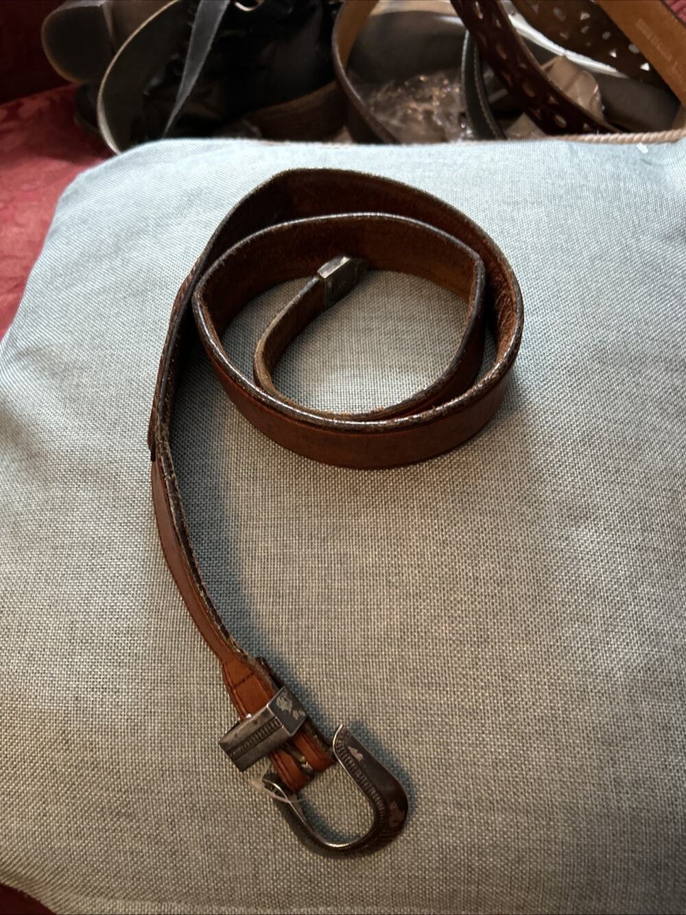Leather Brown Belt Women M 43 In L. 1 1/2 In Wide Preowned Silver Toned Buckle